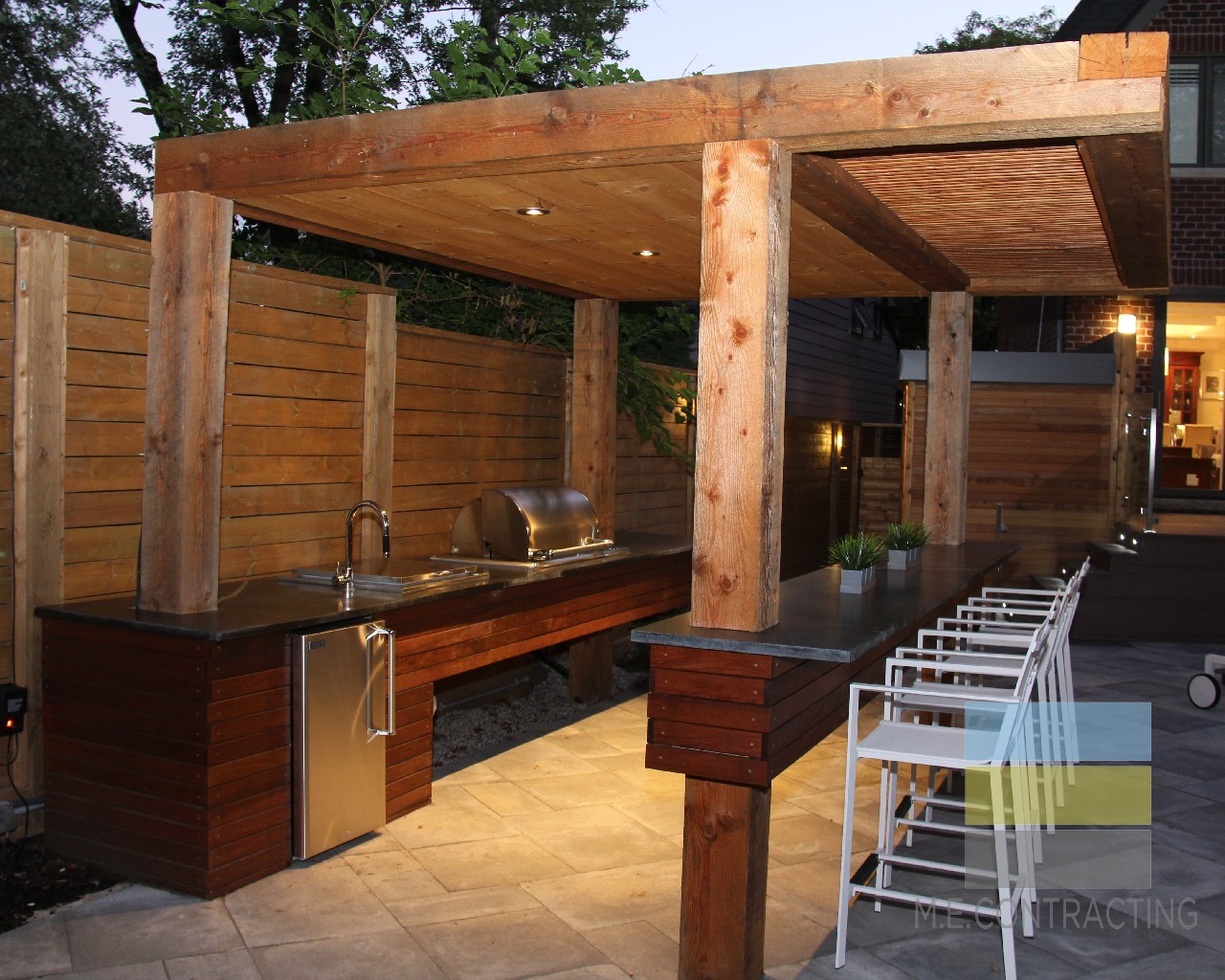 Toronto outdoor kitchen and pool deck project by M.E. Contracting